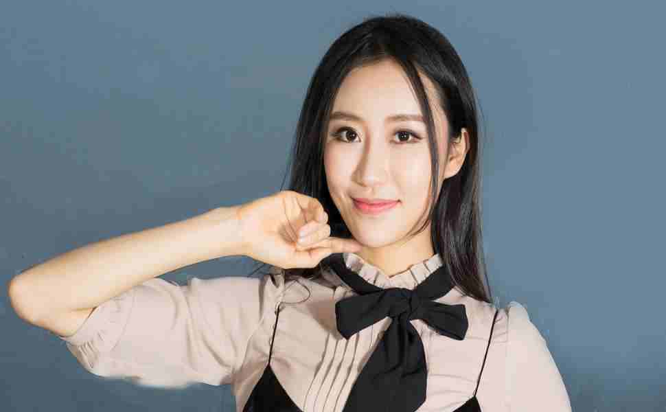 俄罗斯女孩日常穿搭分享丨六品堂最美人间四月天丨蓝光高清